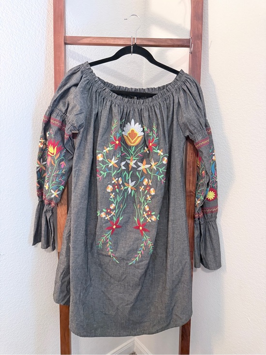 Lucky & Blessed Dresses & Skirts - Lucky & Blessed Gray Shirred Waist Dress with Subtle Floral Detail Size M
